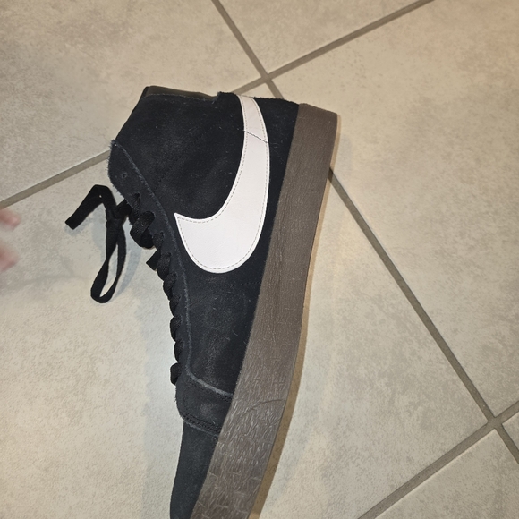 Nike Black and White High-Top Sneakers - Picture 6 of 7